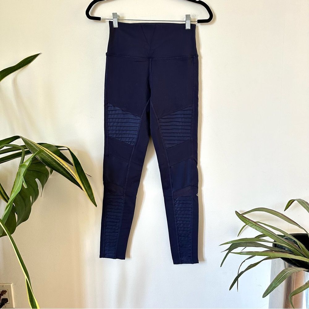 Alo Yoga Motto Leggings in Rich Navy /Rich Navy Glossy - Picture 3 of 7